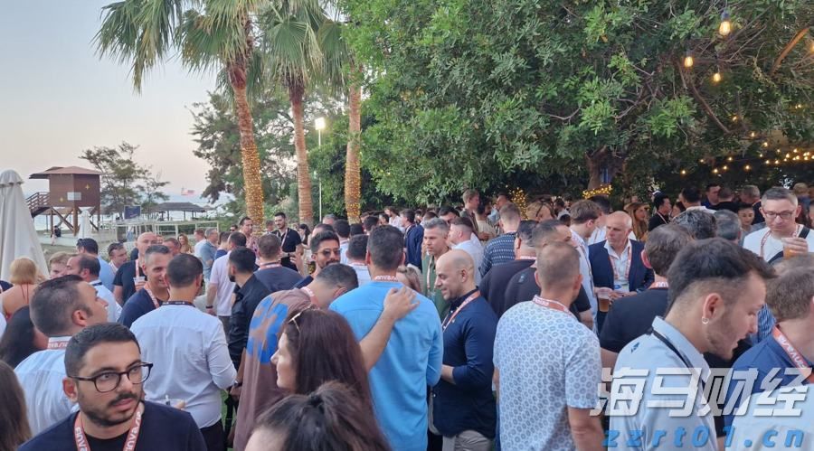 泰国最高法院判他信入狱重新服刑一年 他信表示接受